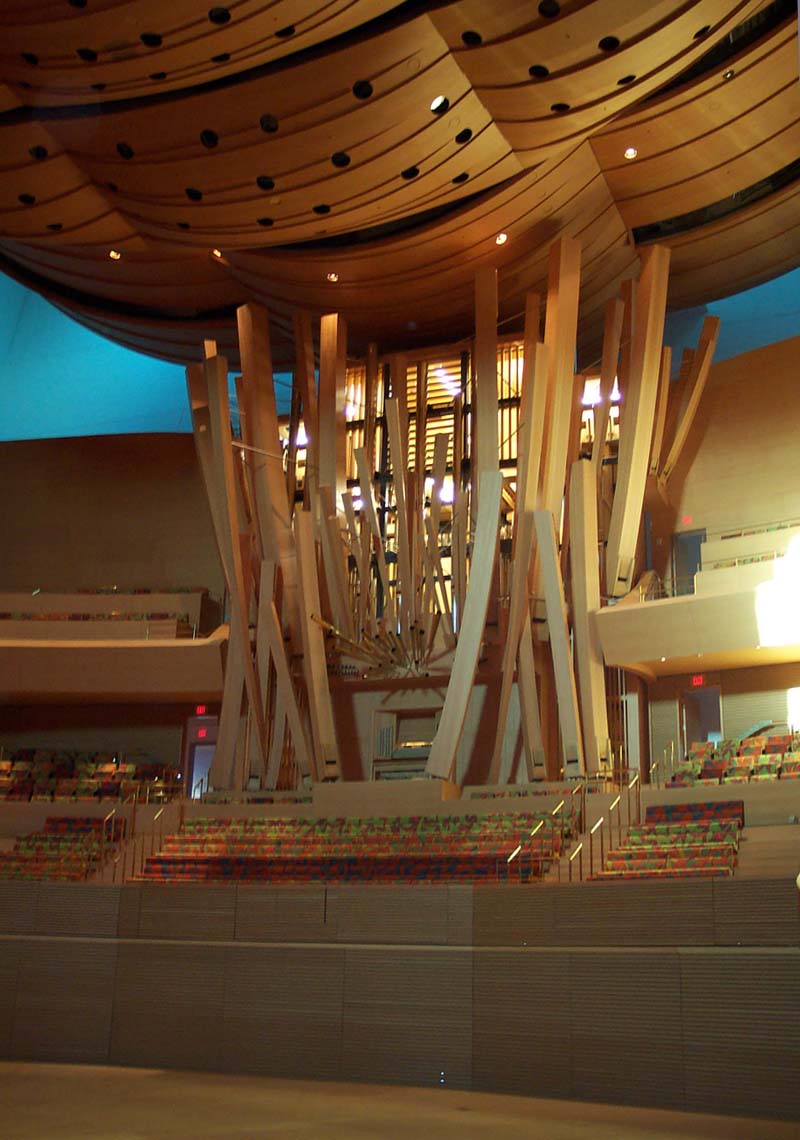 The organ façade was designed by Frank Gehry with organ consultant and tonal designer Manuel Rosales.